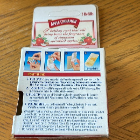 7 Plug Ins 3 Refill Packs- 5 Sugarplum Dream, 1 Pine, 1 Apple Cinnamon - Picture 5 of 15